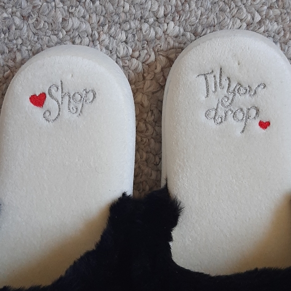 New Tote Isotoner Velur/plush slippers. - Picture 7 of 9